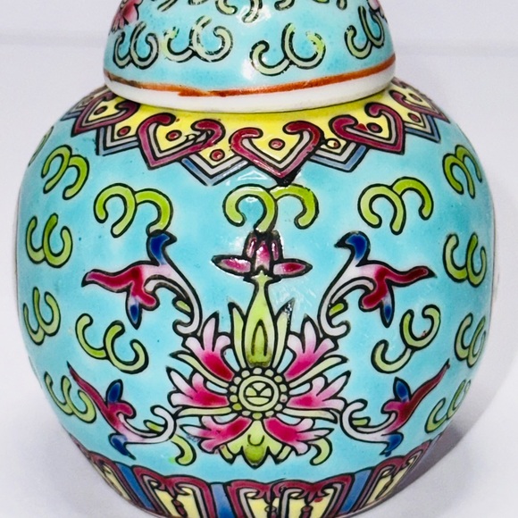 Vintage Small 3” China Jingdezhen  Porcelain Ginger Jar - Picture 2 of 7